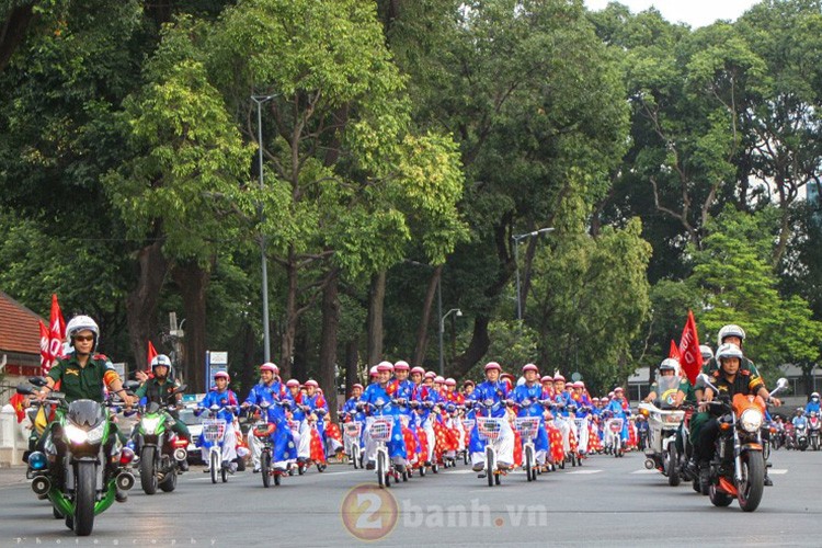 Nhân dịp kỉ niệm 70 ngày Quốc Khánh 2/9 vừa qua, một  đám cưới "khủng" tập thể đã được diễn ra với 100 đôi uyên ương.